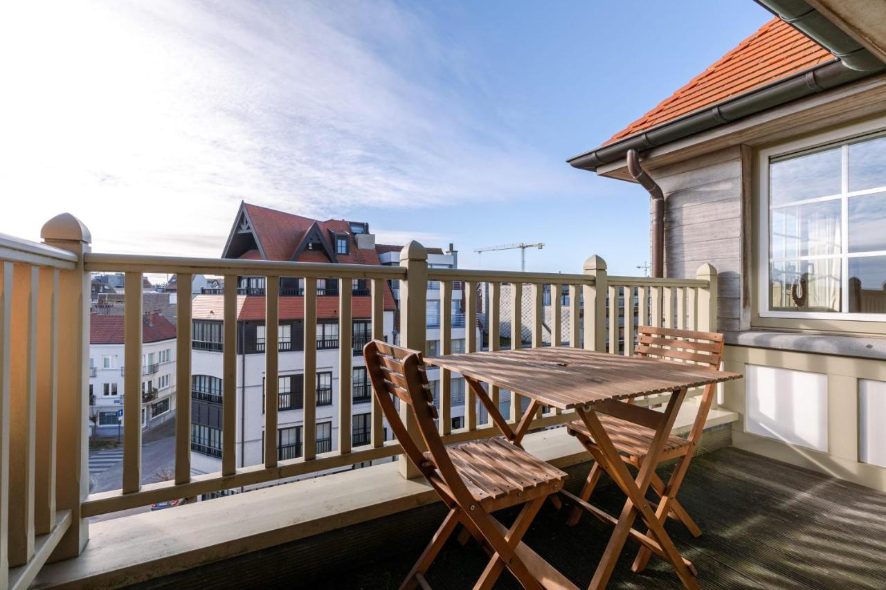 Charming Spacious Duplex Apt With Private Parking In Knokke Apartment Bagian luar foto