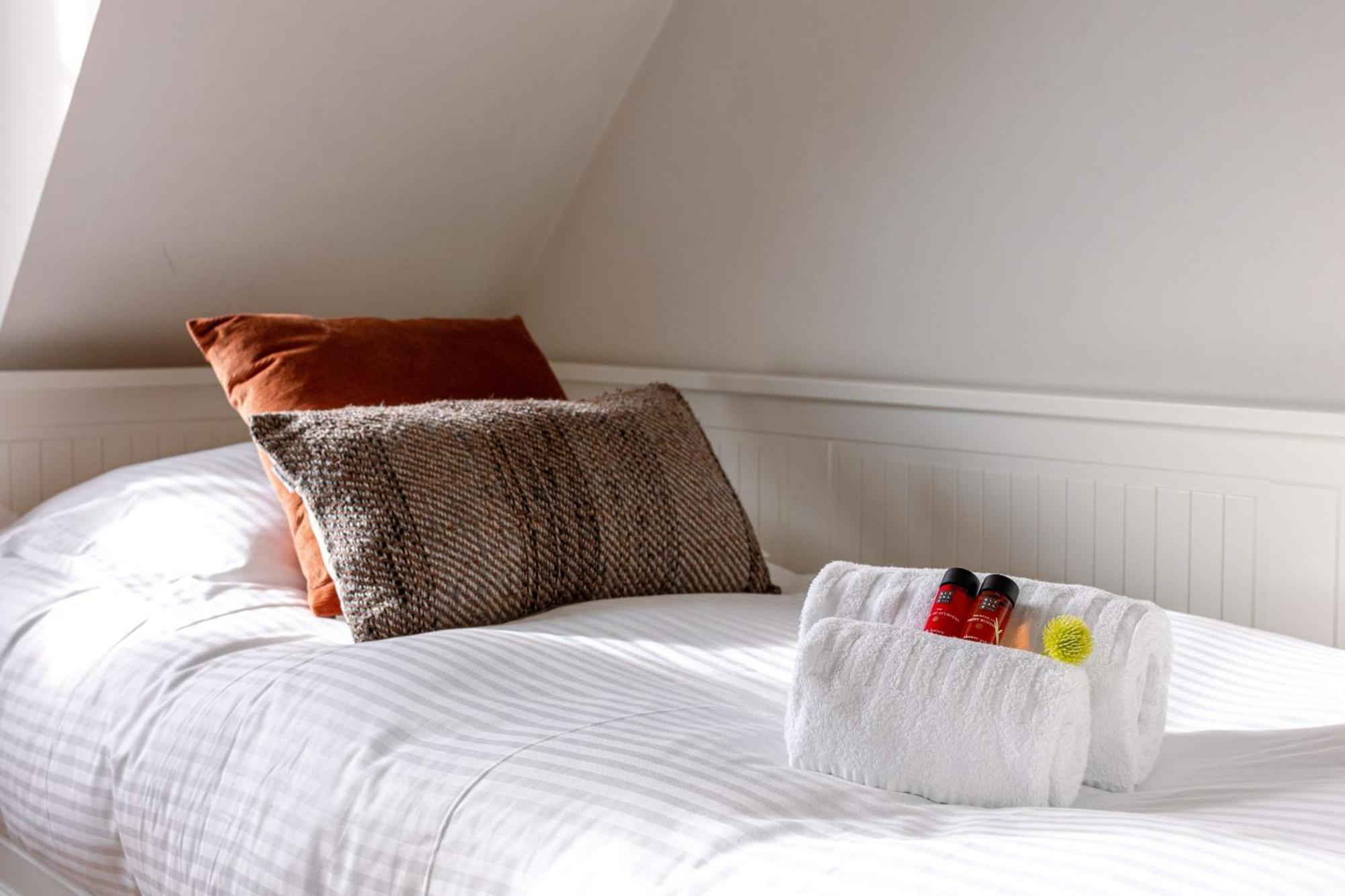 Charming Spacious Duplex Apt With Private Parking In Knokke Apartment Bagian luar foto